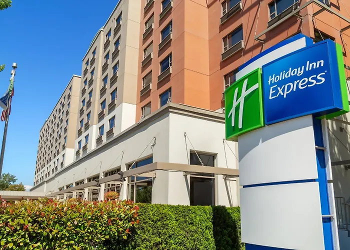 Holiday Inn Express Vancouver Airport-Richmond By IhgAirport Hotel